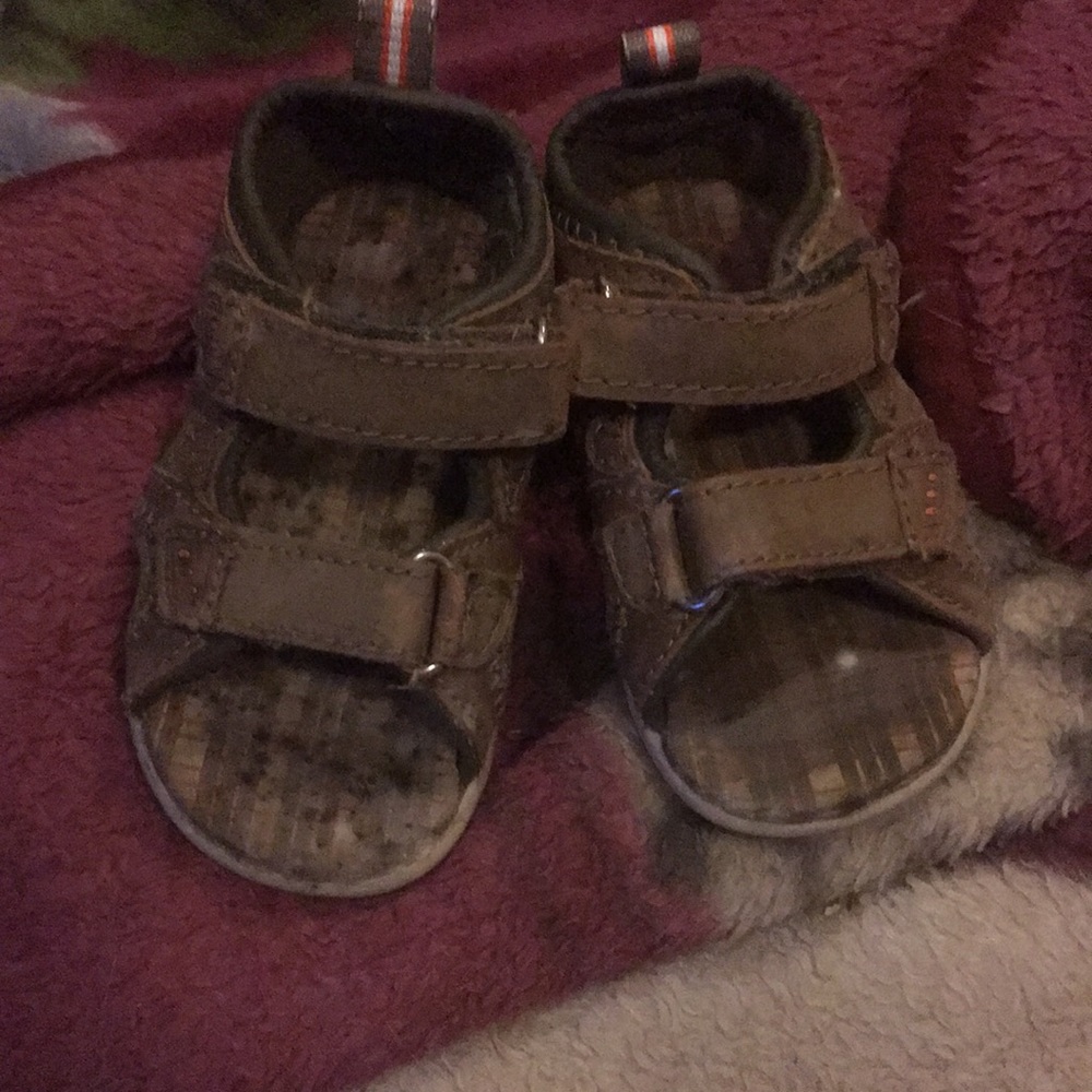 Circo size 4 tan sandals